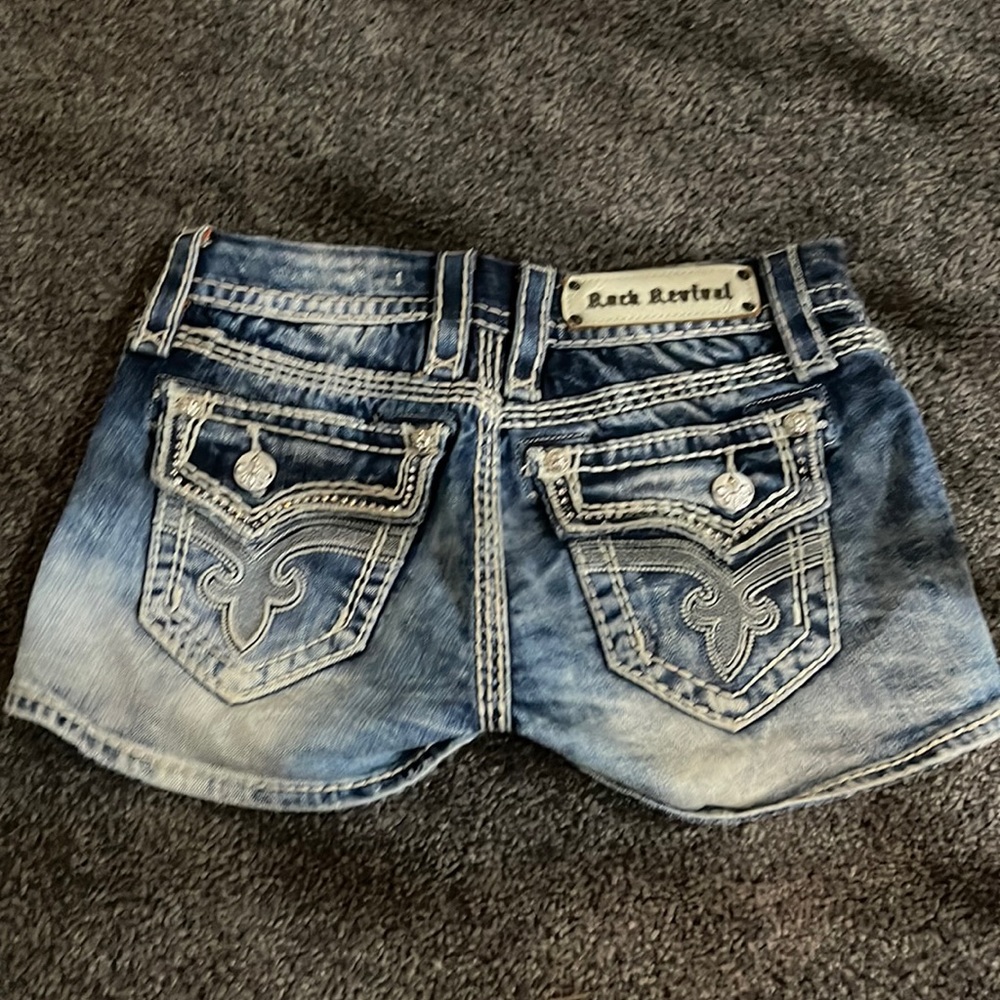 Size 25 rock revival shorts